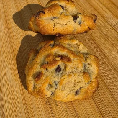 Sugar-Free NY-Style Vanilla Chocolate Chip Cookies